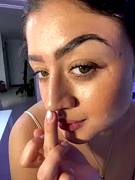 lucianaroy online show from 09/09/25, 12:03