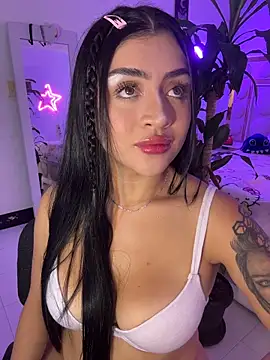 lucianaroy online show from 11/18/25, 04:49