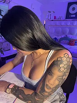 lucianaroy online show from 04/02/26, 11:11