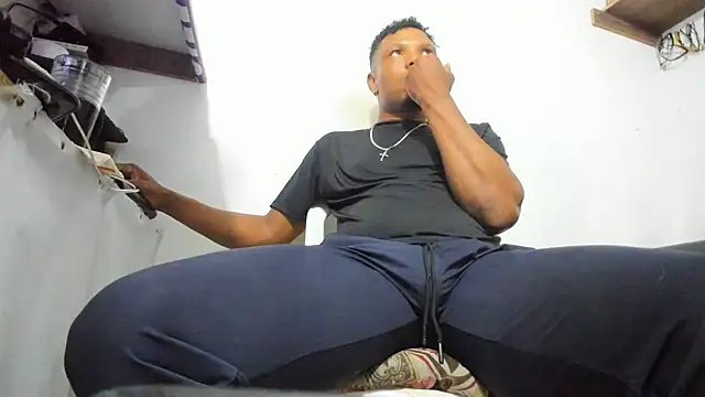 hugo3918  online show from 02/23/26, 12:56