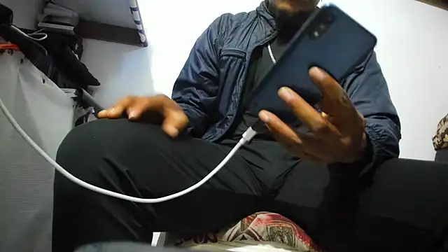 hugo3918  online show from 03/11/26, 01:43