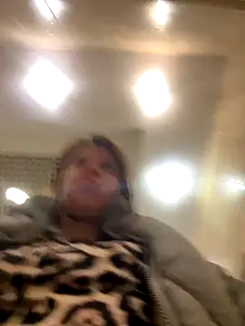 LikaCat online show from 11/18/25, 03:43