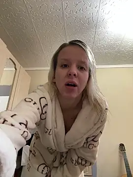 LikaCat online show from 10/19/25, 02:03