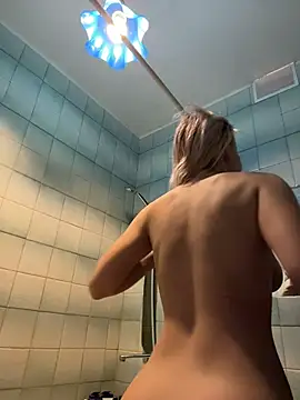 LikaCat online show from 12/19/25, 03:43