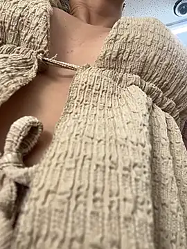 LikaCat online show from 04/01/26, 02:02