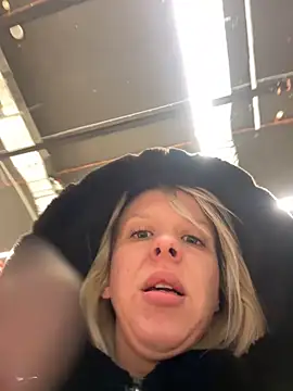 LikaCat online show from 10/22/25, 03:50