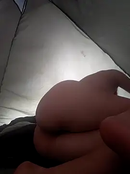 Snapshot of lucyy06 chatting on 03/29/26, 05:03 lucyy06 online show from 03/29/26, 05:03