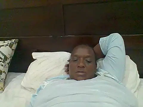 Snapshot of Shaz_brown chatting on 06/17/26, 01:38 Shaz brown online show from 06/17/26, 01:38