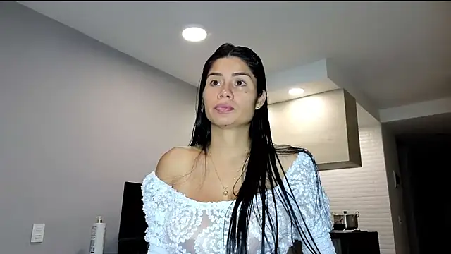 Snapshot of Alondra_fetish chatting on 06/20/26, 01:21 Alondra fetish online show from 06/20/26, 01:21