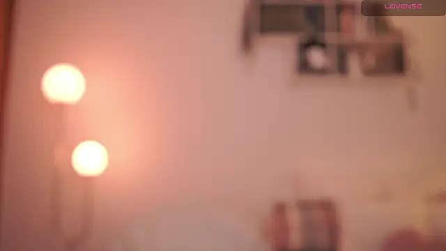 Snapshot of EmilyxRose_- chatting on 02/25/25, 06:33 EmilyxRose - online show from 02/25/25, 06:33