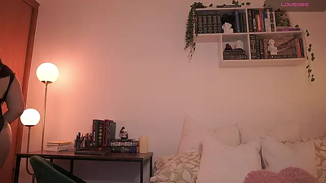 Snapshot of EmilyxRose_- chatting on 03/10/25, 08:45 EmilyxRose - online show from 03/10/25, 08:45