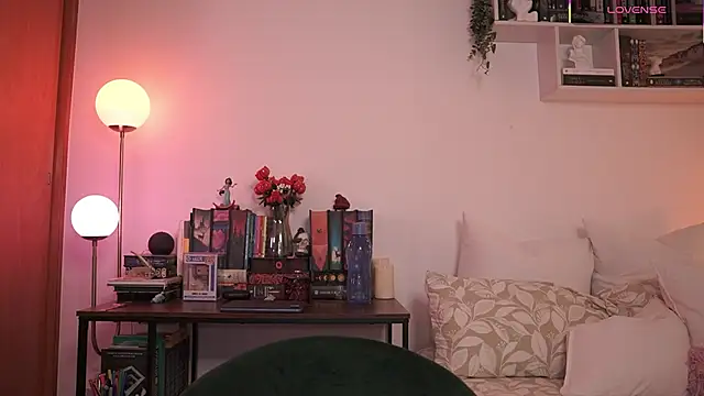 Snapshot of EmilyxRose_- chatting on 10/27/25, 06:09 EmilyxRose - online show from 10/27/25, 06:09