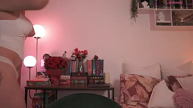 Snapshot of EmilyxRose_- chatting on 11/30/25, 06:19 EmilyxRose - online show from 11/30/25, 06:19