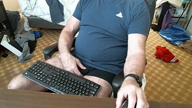 Snapshot of matureboomer chatting on 10/18/25, 10:28 matureboomer online show from 10/18/25, 10:28