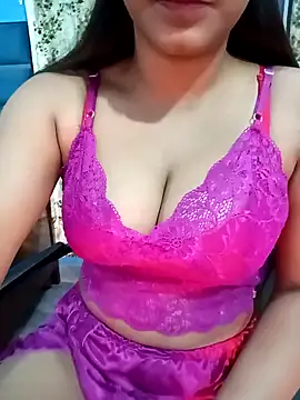 Snapshot of Gulabo-jaan chatting on 02/15/25, 09:17 Gulabo-jaan online show from 02/15/25, 09:17