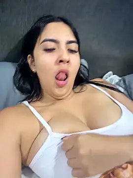 MarianaBenz online show from 06/04/26, 01:10