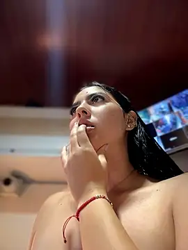 MarianaBenz online show from 06/28/26, 12:39
