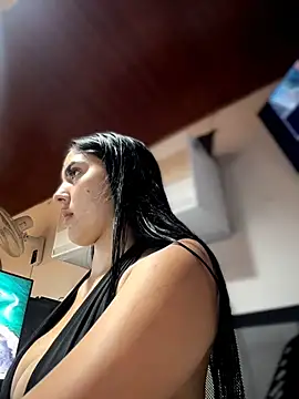 MarianaBenz online show from 05/28/26, 11:43