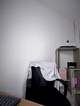 MarianaBenz online show from 12/02/25, 12:00