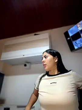 MarianaBenz online show from 04/17/26, 11:51