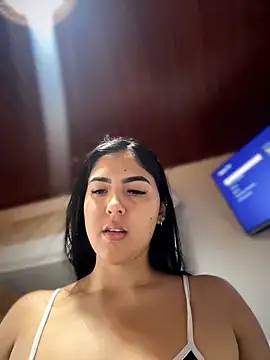 MarianaBenz online show from 04/25/26, 12:13