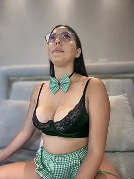 MarianaBenz online show from 03/17/25, 09:35