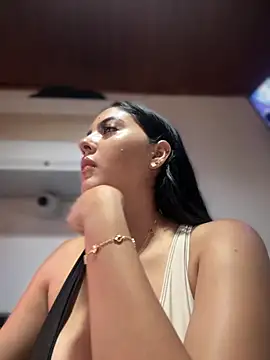 MarianaBenz online show from 11/08/25, 10:02