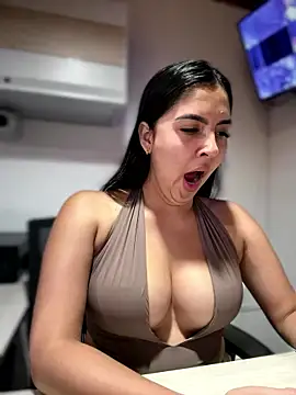 MarianaBenz online show from 01/16/26, 11:31