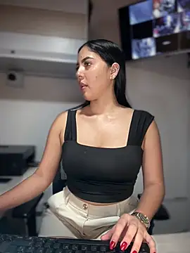 MarianaBenz online show from 04/11/26, 11:52