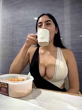MarianaBenz online show from 04/27/26, 01:36