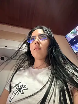 MarianaBenz online show from 10/26/25, 09:15