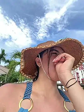 MarianaBenz online show from 02/08/26, 08:50