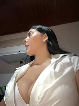 MarianaBenz online show from 04/07/26, 12:12