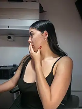 MarianaBenz online show from 04/02/26, 11:55