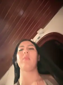 MarianaBenz online show from 11/11/25, 11:31