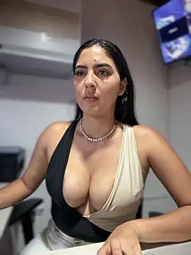 MarianaBenz online show from 10/27/25, 11:49