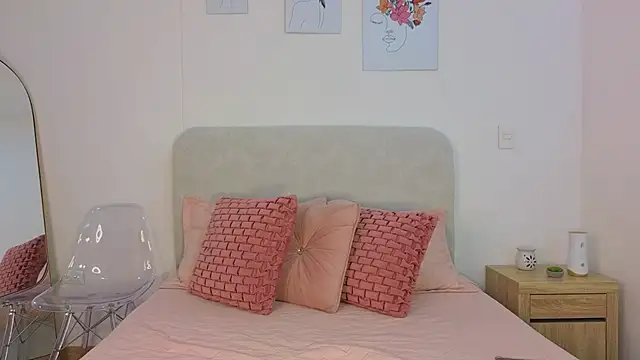 KristennBlue online show from 12/20/25, 10:18