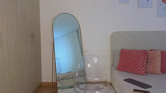 Snapshot of KristennBlue chatting on 02/21/26, 04:53 KristennBlue online show from 02/21/26, 04:53