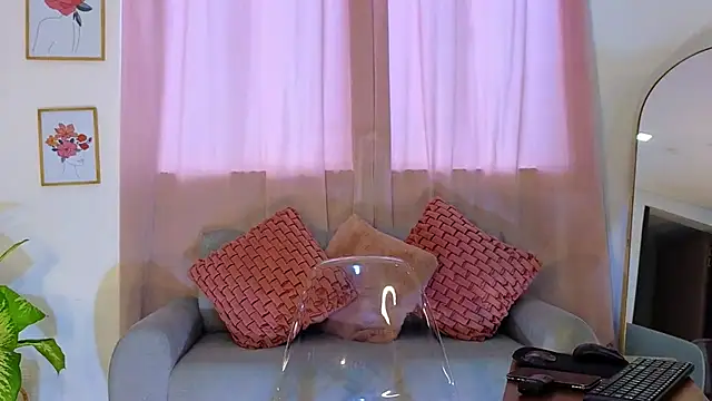 Snapshot of KristennBlue chatting on 03/04/25, 09:00 KristennBlue online show from 03/04/25, 09:00