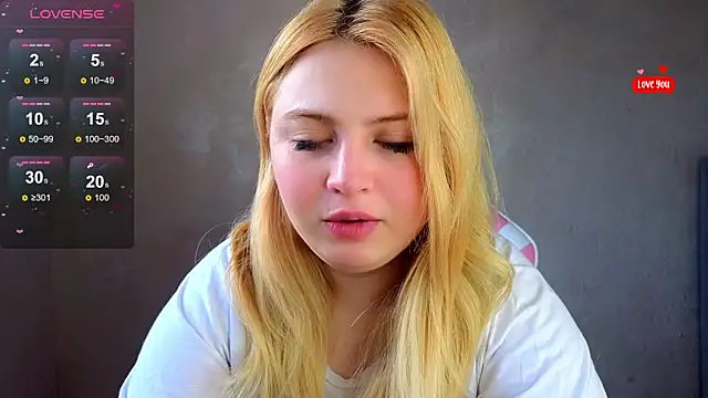 Snapshot of shy_blondiee chatting on 03/14/25, 01:02 shy blondiee online show from 03/14/25, 01:02