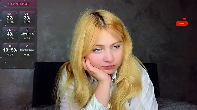 Snapshot of shy_blondiee chatting on 03/11/25, 11:04 shy blondiee online show from 03/11/25, 11:04