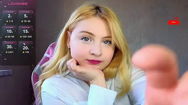 Snapshot of shy_blondiee chatting on 03/11/25, 12:39 shy blondiee online show from 03/11/25, 12:39