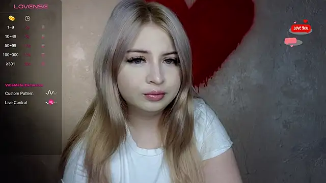 Snapshot of shy_blondiee chatting on 09/19/25, 06:01 shy blondiee online show from 09/19/25, 06:01