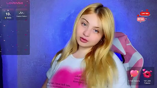 Snapshot of shy_blondiee chatting on 03/20/25, 12:19 shy blondiee online show from 03/20/25, 12:19