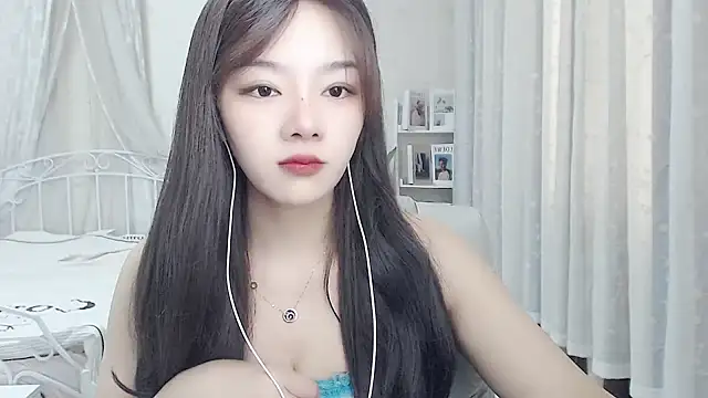Snapshot of Jenny-Z chatting on 06/26/26, 01:44 Jenny-Z online show from 06/26/26, 01:44