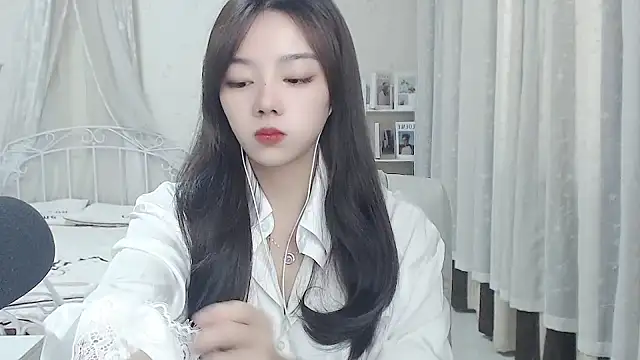 Jenny-Z online show from 05/05/26, 01:41