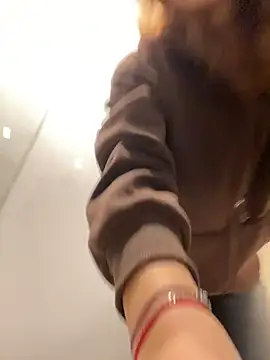 QuitieLia online show from 02/15/26, 01:21