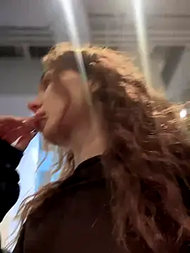 QuitieLia online show from 10/21/25, 08:14