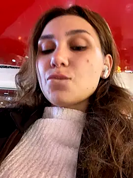 QuitieLia online show from 11/29/25, 08:25