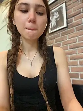 QuitieLia online show from 05/14/26, 07:49